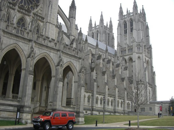 16 der hummer mit der aeltesten cathedral der USA