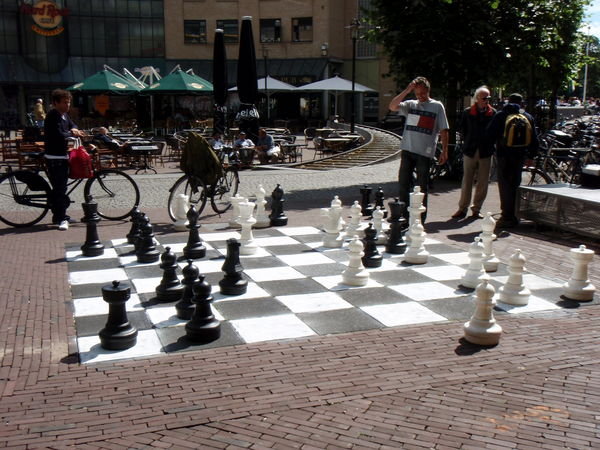 Now that´s the way to play chess.