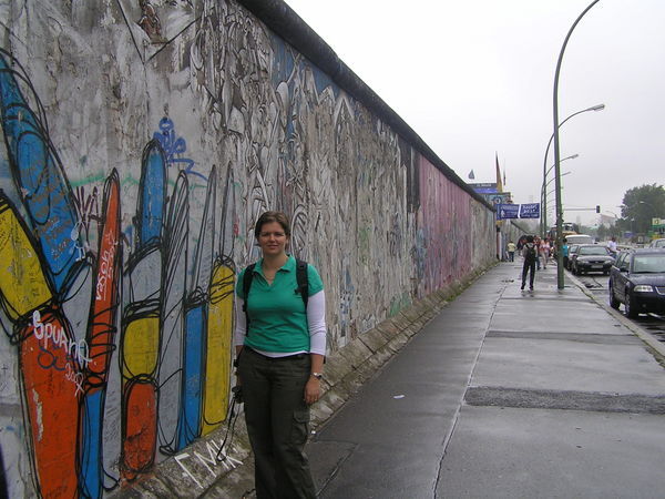 Kerrie at the Berlin Wall