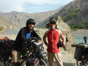 Two Japanese cyclists I met coming from the opposite direction