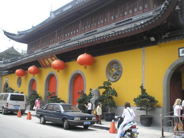 Outside Jade Buddha Temple