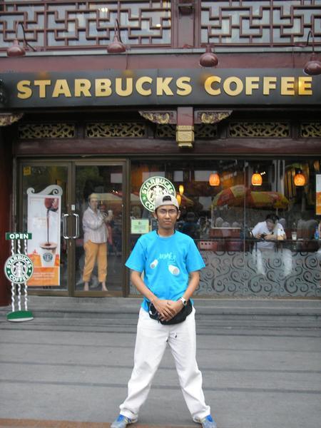 Starbucks at Yu Yuan.. Spoil la.