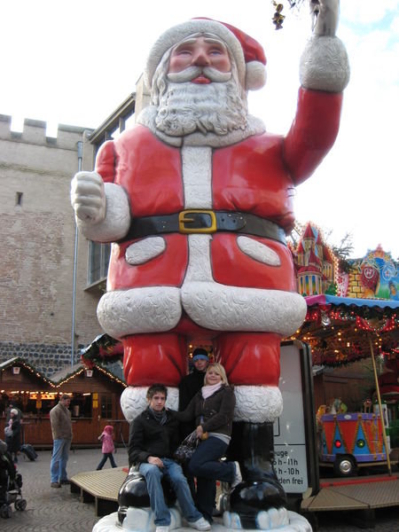 Sam, Jon & Amy meeting Santa at Rudolfplatz