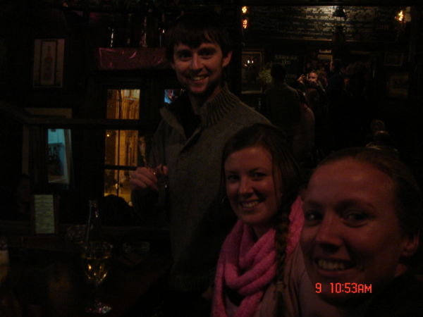 Darren,Eileen en Liza aan de drank.