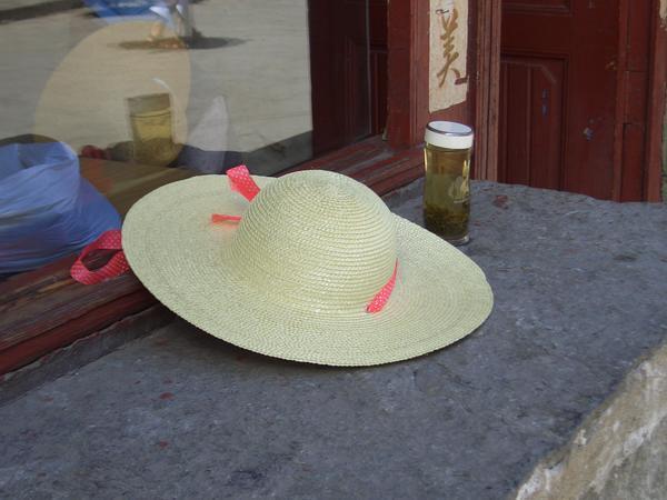 the tipical hat of the lodal women in daly