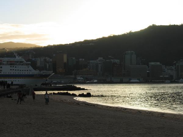 End of the day on the beach at Wellington Harbour