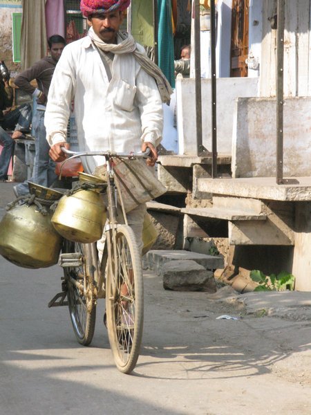 The delivery bike, Bundi
