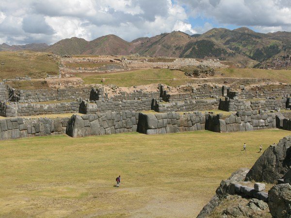 The 3 zigzagging ramparts of Sacsayhuaman 