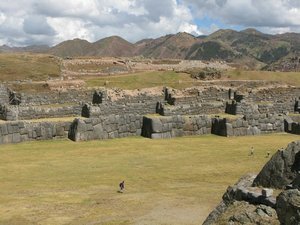 The 3 zigzagging ramparts of Sacsayhuaman 
