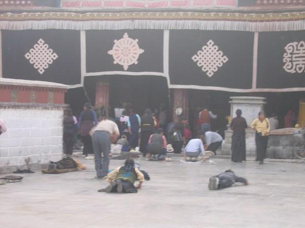 Pilgims prostrating outside the Jokhang