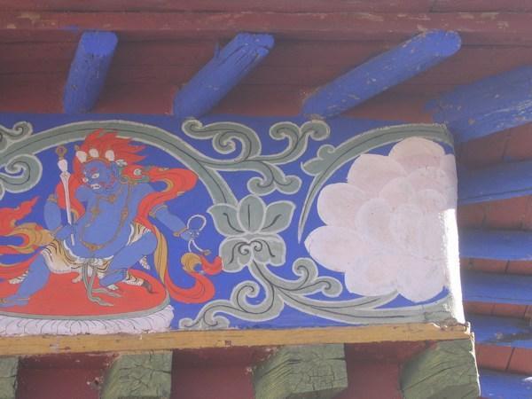 Wall decorations on the outside of the chorten