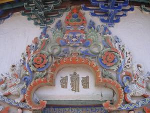 Decoration above the doorway on the upper level of the chorten