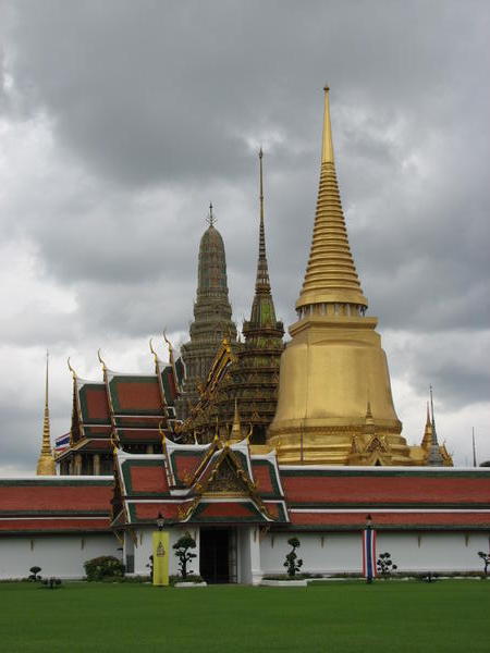At Wat Phra Kaeo