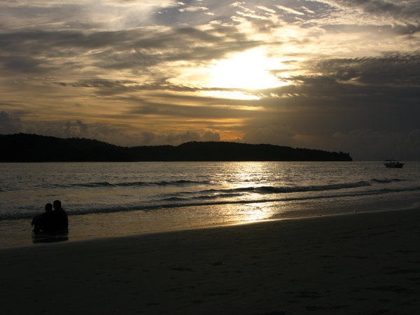 Auringonlasku Chenang Beachilla