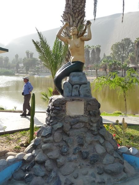 Statue in front of the Lagoon