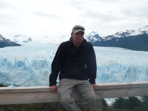 Kev in front of the glacier