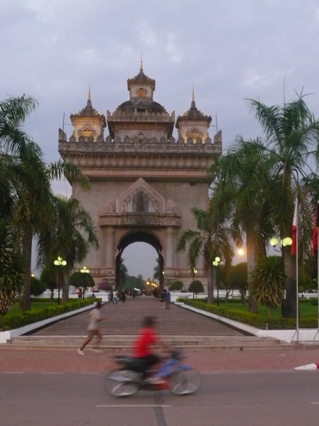 Arc de Triumph replica, Vientiane