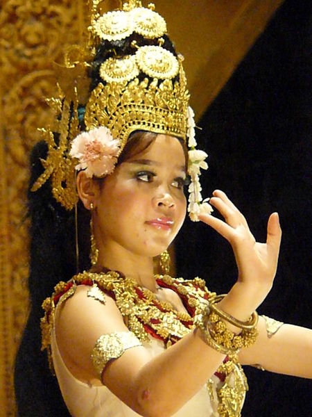 Delicate Khmer Dancing