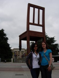 Devant l'ONU