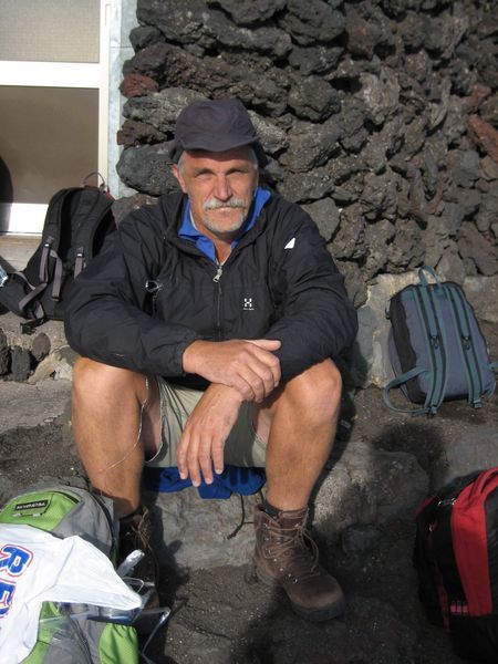 Tough norwegian climbed Fuji in shorts!