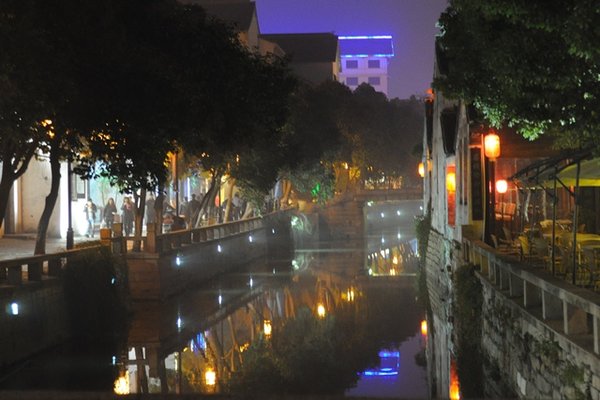 Night on the canal 3