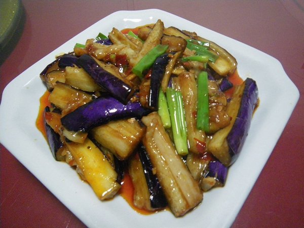 Spicy stir-fried eggplant