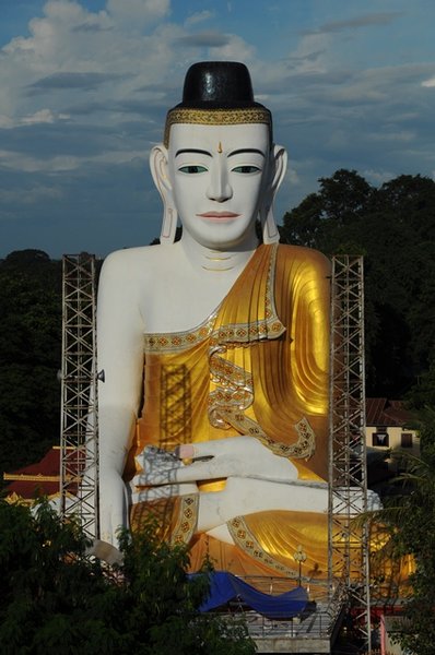 10 story buddha