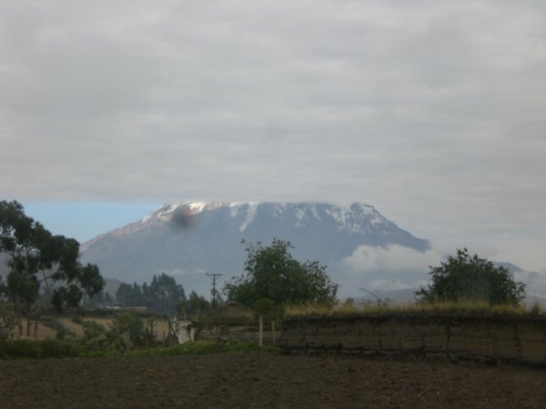 Volcan Chimborazo visto desde el  tren