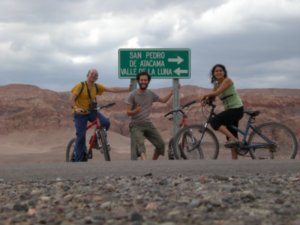 Aimar, Ivan y Rocio en el desierto de Atacama