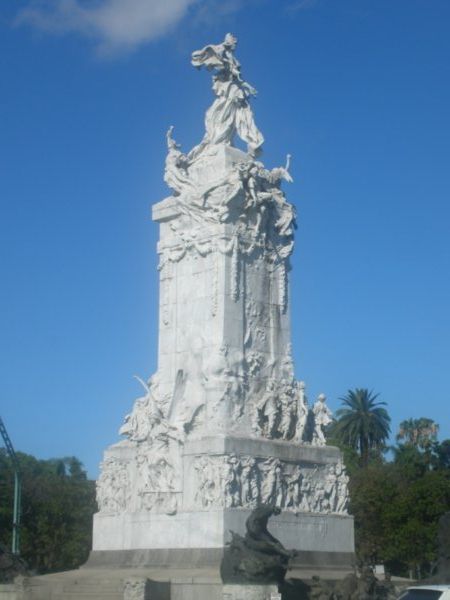 Monumento de las cuatro regines argentinas y la carta magna