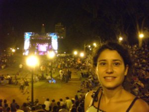 Rocio en un concierto de rock en el parque de Lezama de Ba