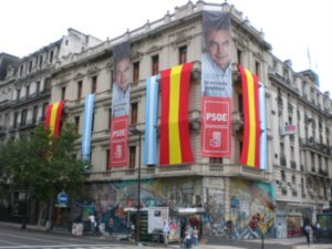 Publicidad electoral del PSOE en la Avenida 9 de Julio (la màs ancha del mundo)