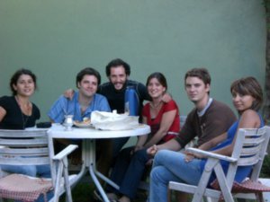 Rocio, Javier (novio de Julieta) Ivàn, Julieta (prima de Ivàn), Roy (primo) y Sabrina (su novia)