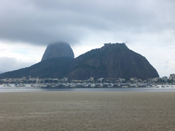 El pan de azucar visto desde la playa de Botafogo