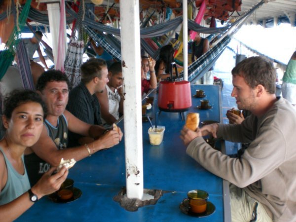 Primer cafe de la maÃ±ana con nuestros amigos del barco