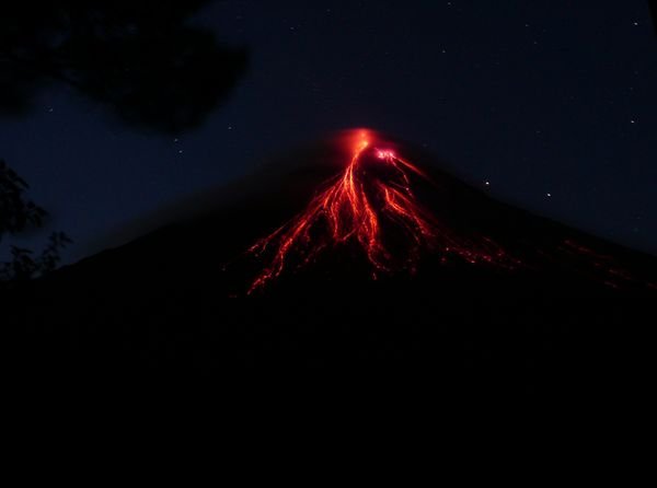 Volcan Arenal por la noche