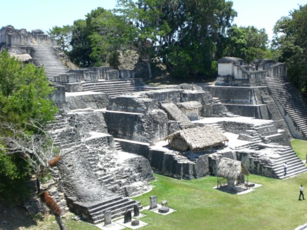 Acropolis norte de Tikal