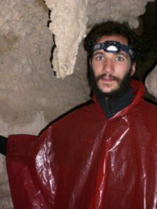 Ivan de espeleologo en las cuevas de Waitomo