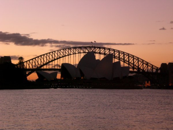 Vista del puente y opera house en Sydney