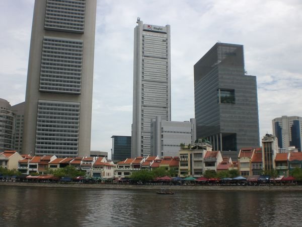 Distrito financiero de Singapur al lado del rio