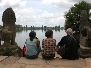 Con los viejos en los templos de Angkor