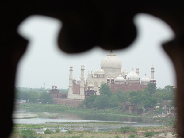 El taj Mahal visto desde el fuerte de Agra