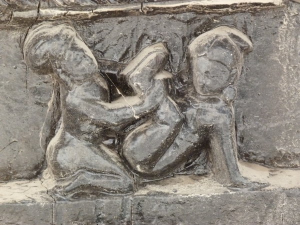 Figuras eroticas en un templo de Pokhara