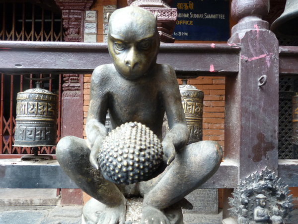 Mono sagrado en uno de los templos