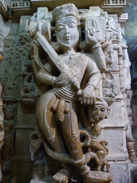 Escultura en un templo Jaini de Jaisalmer