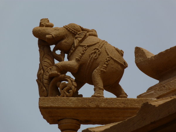 Detalle de un templo Jaini en el fuerte de Jaisalmer