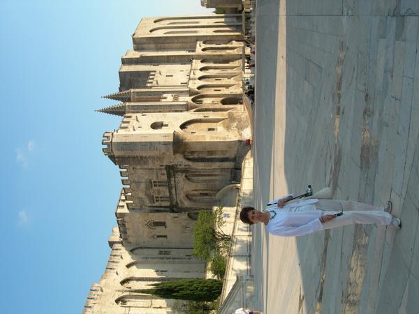 Pati frente al palacio du Papes en Avignon