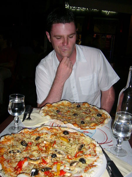 Rather large pizzas in Lyon