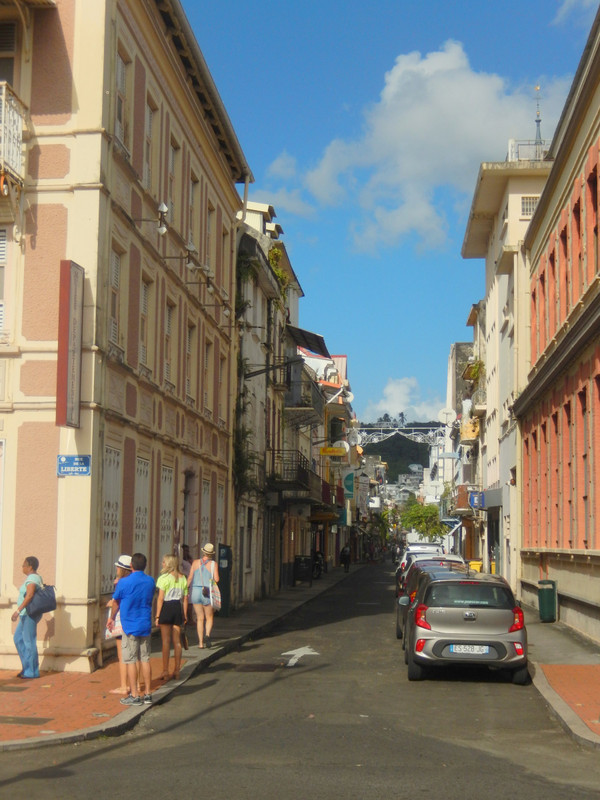 Typical narrow street in Fort-de-France ...