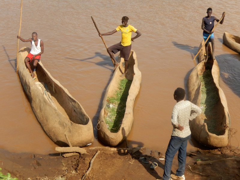 Take your choice for crossing the Omo River